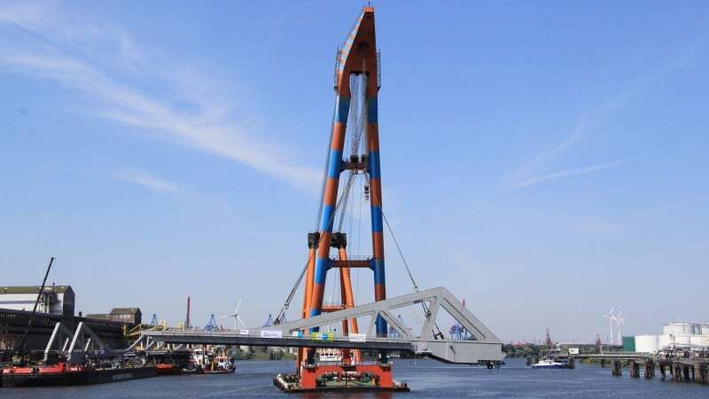 Seitenansicht der Brücke